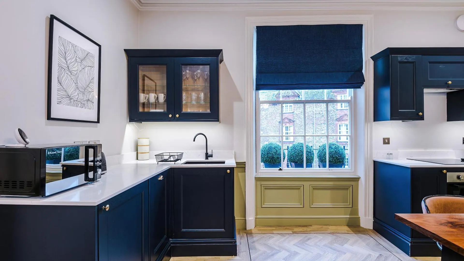 Stunning Central 2 Bed Abode In York - Sleeps 6 0*,  United Kingdom